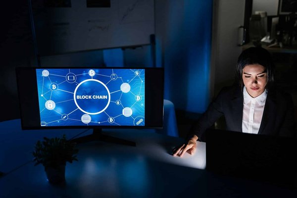 ¿Cómo se pueden utilizar los contratos inteligentes en las transacciones inmobiliarias?